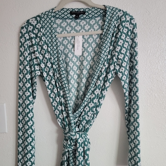 Banana Republic Green White Print Jersey Wrap Dress Small NWT - Picture 2 of 8